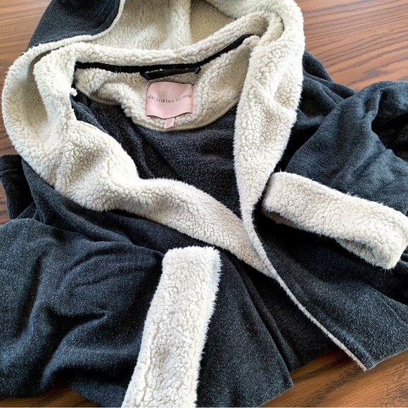 Victoria’s Secret PINK Sherpa Trim Hooded Robe - Picture 6 of 9